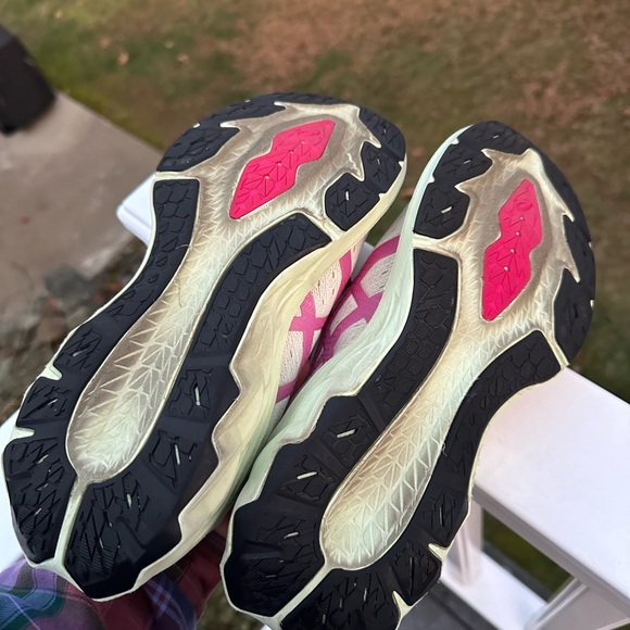 Asics Novablast Running Shoes Womens Size 8.5 White Pink FF Blast EUC - Picture 4 of 8